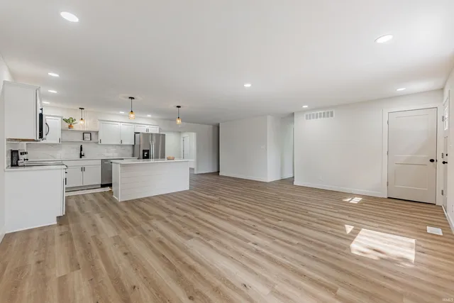 $309,900 | 317 Kennedy Drive, Mount Vernon, IN 47620