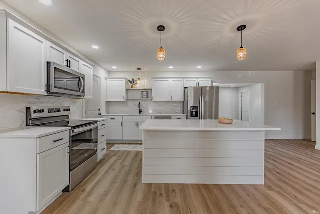 $309,900 | 317 Kennedy Drive, Mount Vernon, IN 47620