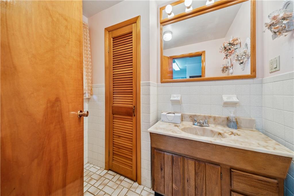 361 Maple Road Pittsburgh, PA 15239 - Photo 19 of 38 a bathroom with a sink and a mirror
