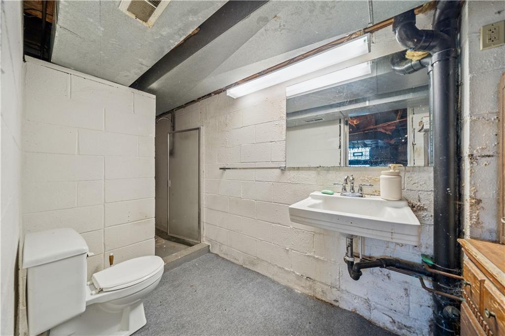 361 Maple Road Pittsburgh, PA 15239 - Photo 31 of 38 a bathroom with a sink toilet and mirror