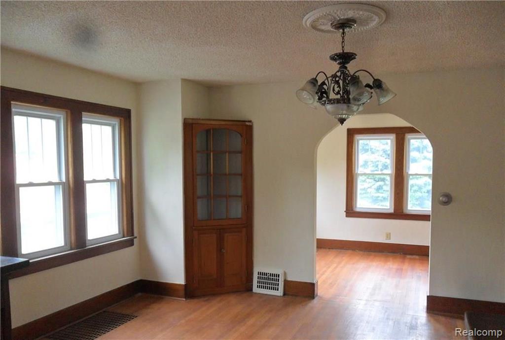 29442 King Road Romulus, MI 48174 - Photo 7 of 16