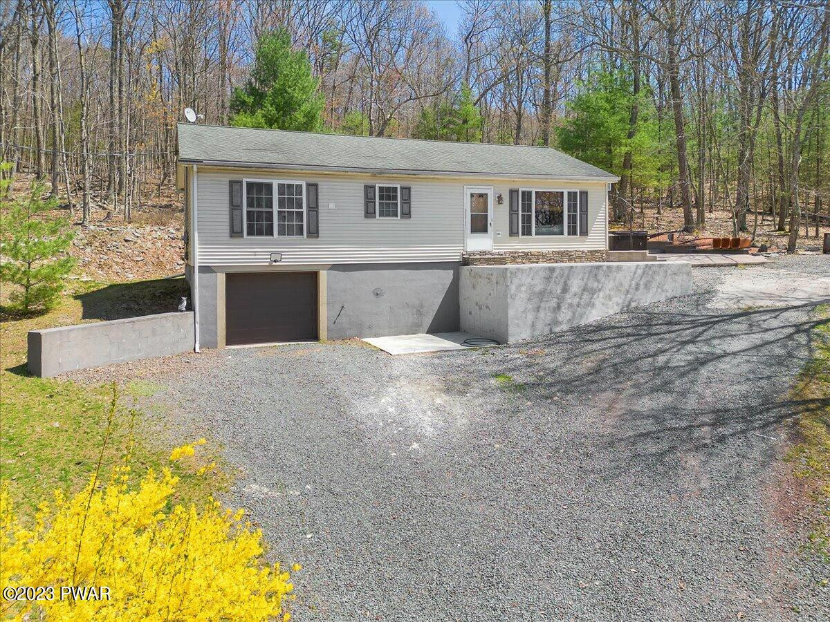 11 Elmwood Court Hawley, PA 18428 - Photo 2 of 40