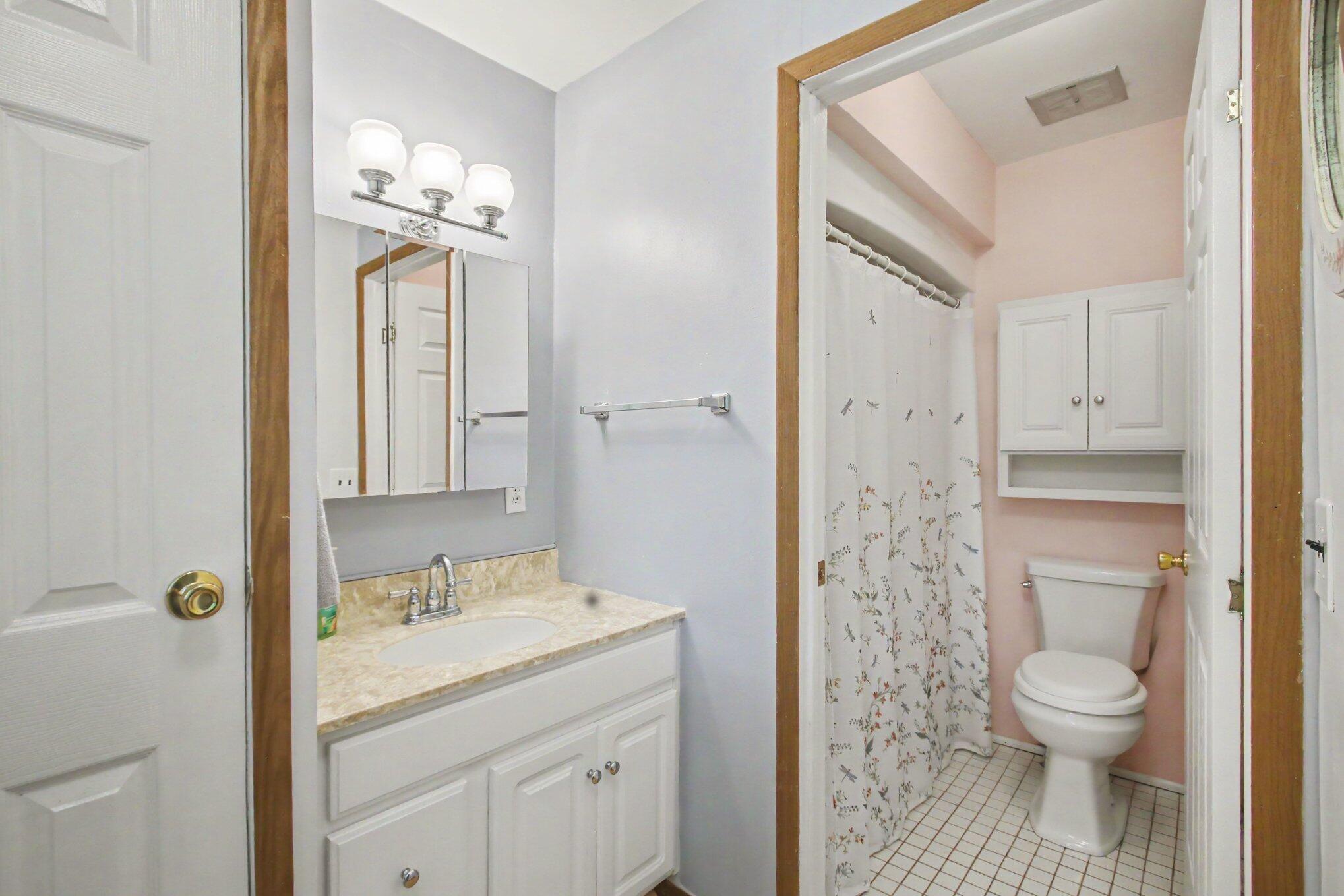 850 West Michillinda Road Muskegon, MI 49445 - Photo 11 of 18 Ensuite