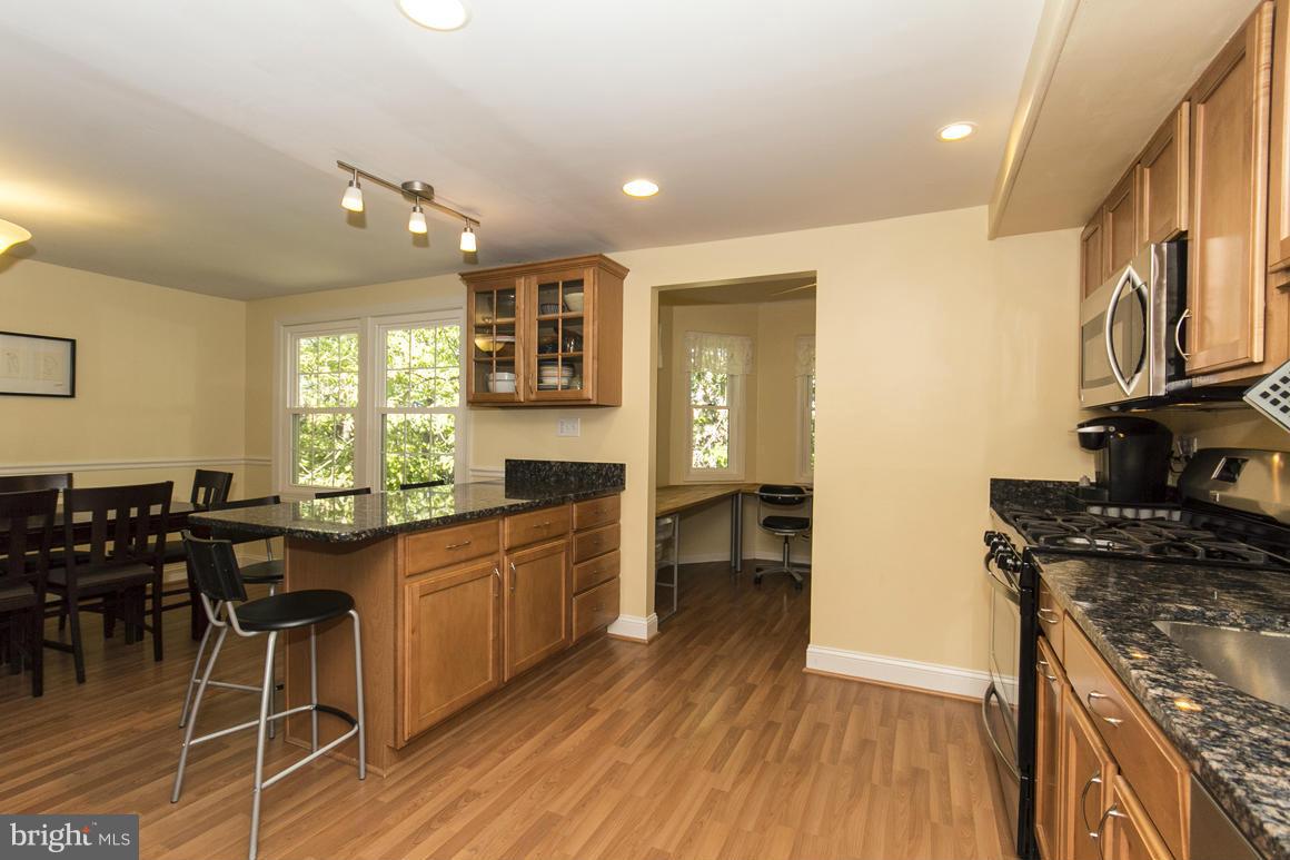 10882 Sandringham Road Cockeysville, MD 21030 - Photo 5 of 30 Kitchen
