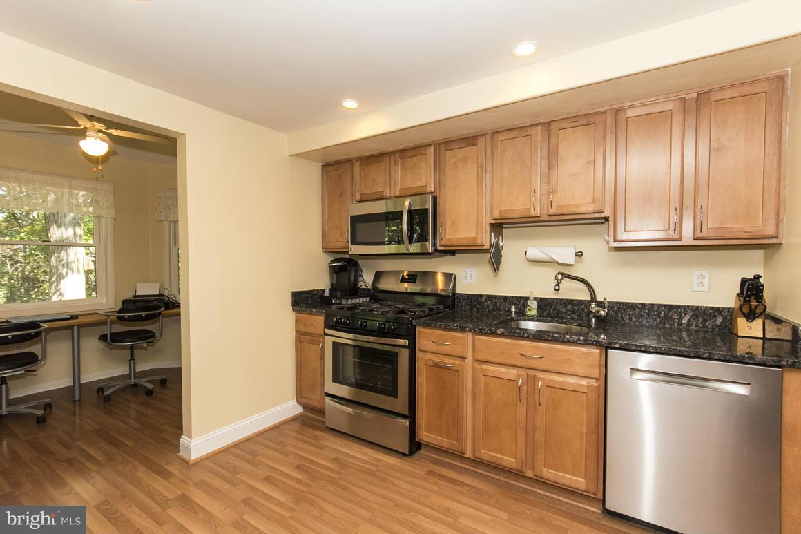 10882 Sandringham Road Cockeysville, MD 21030 - Photo 6 of 30 Kitchen