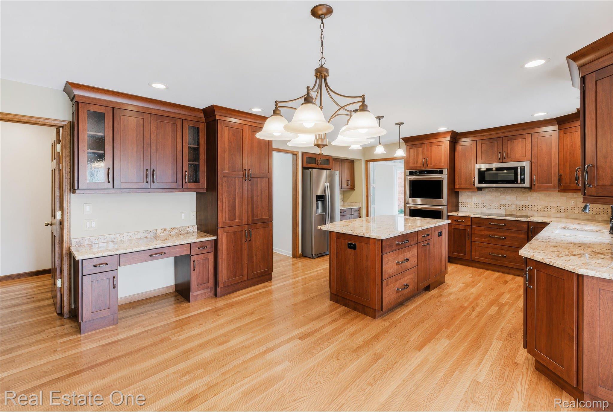 3393 Charlwood Drive Rochester, MI 48306 - Photo 16 of 60 16-020.jpg