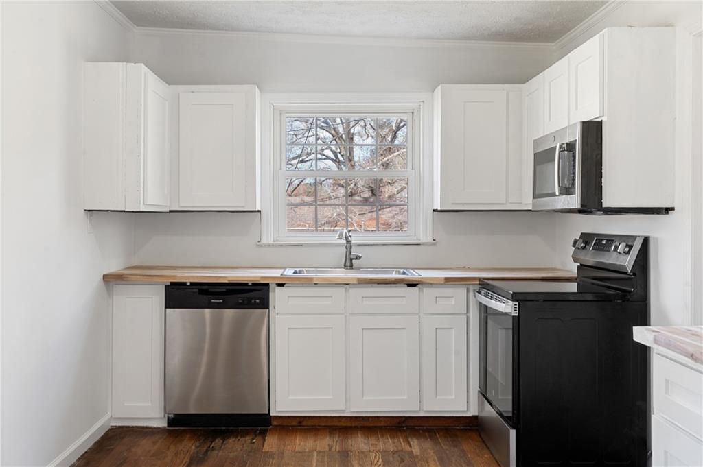 173 Winndale Road Dallas, GA 30157 - Photo 8 of 23 a kitchen with stainless steel appliances granite countertop a stove a sink and a microwave