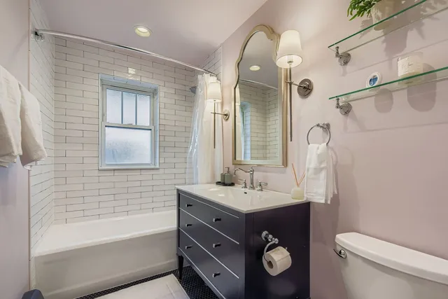 $340,000 | 539 West Addison Street, Unit 2N, Chicago, IL 60613