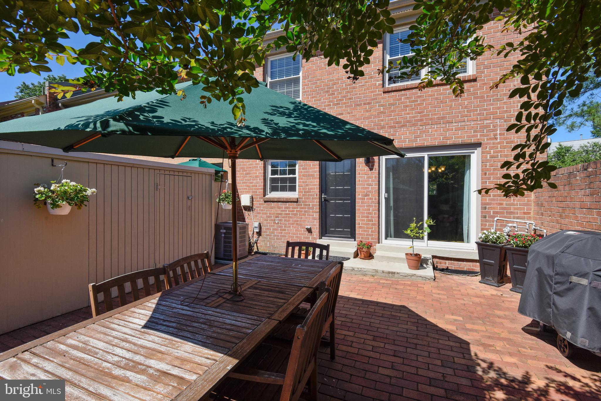 6030 Queenston Street Springfield, VA 22152 - Photo 36 of 49 Dine Al Fresco