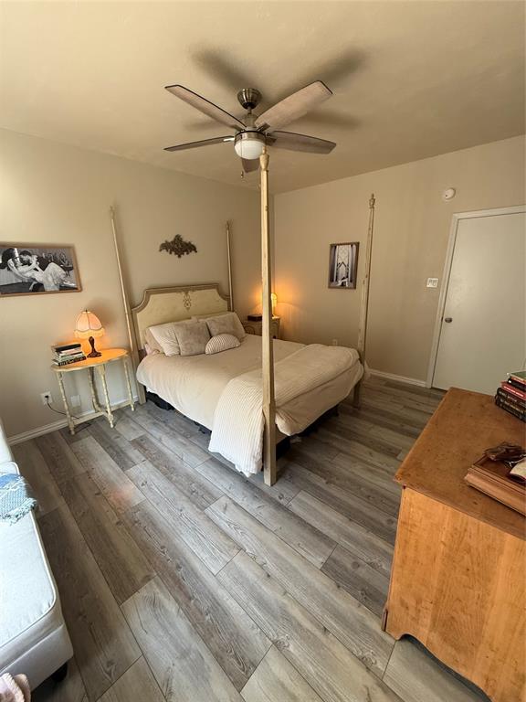 5616 Preston Oaks Road, Unit 1605 Dallas, TX 75254 - Photo 8 of 24 The primary bedroom is large enough for a queen or king sized bed.