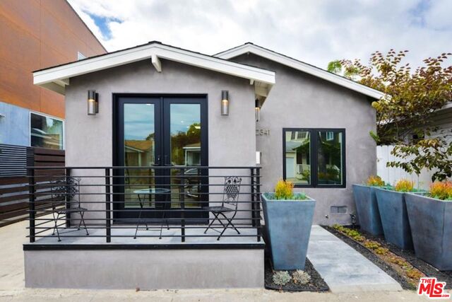 2341 Beach Avenue Venice, CA 90291 - Photo 1 of 17