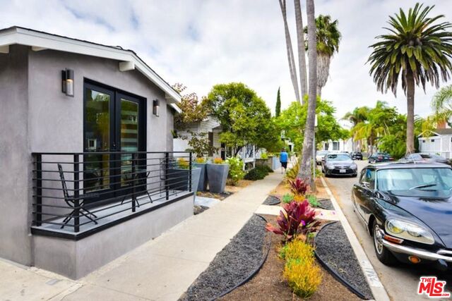 2341 Beach Avenue Venice, CA 90291 - Photo 2 of 17