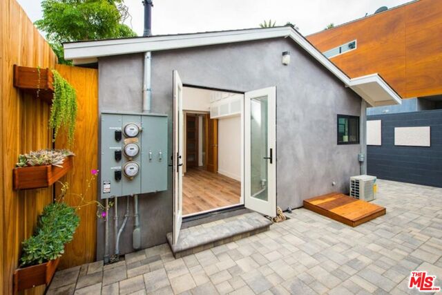 2341 Beach Avenue Venice, CA 90291 - Photo 13 of 17