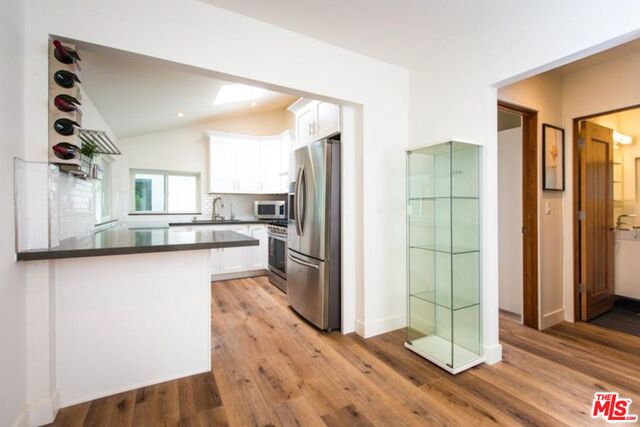 2341 Beach Avenue Venice, CA 90291 - Photo 14 of 17