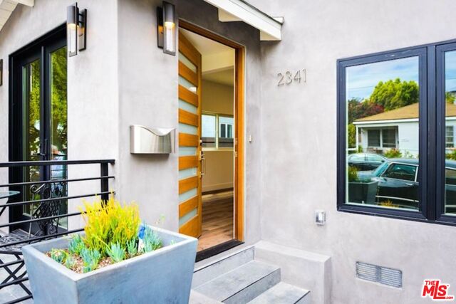 2341 Beach Avenue Venice, CA 90291 - Photo 3 of 17