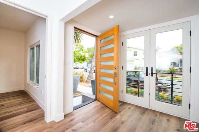 2341 Beach Avenue Venice, CA 90291 - Photo 4 of 17