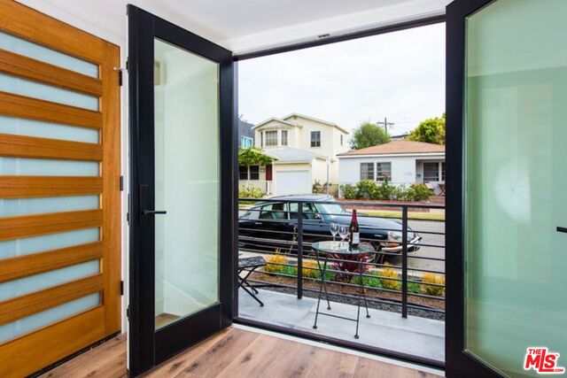 2341 Beach Avenue Venice, CA 90291 - Photo 5 of 17