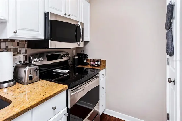 $8,000 | 1212 Benjamin Franklin Drive, Unit 303, Sarasota, FL 34236