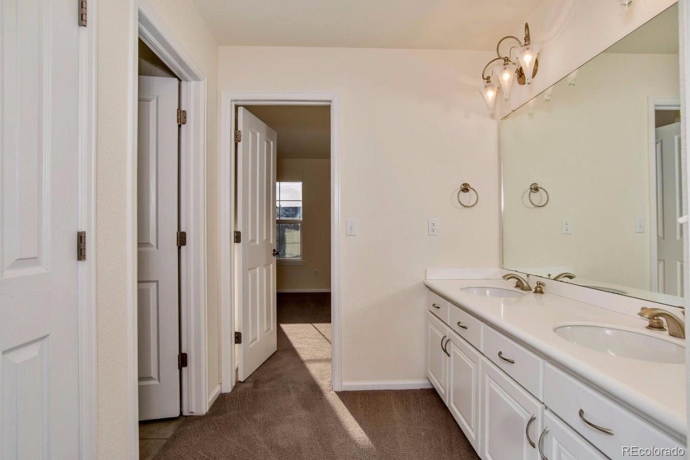10936 Ashurst Lane Highlands Ranch, CO 80130 - Photo 10 of 24 Gallery Image 10