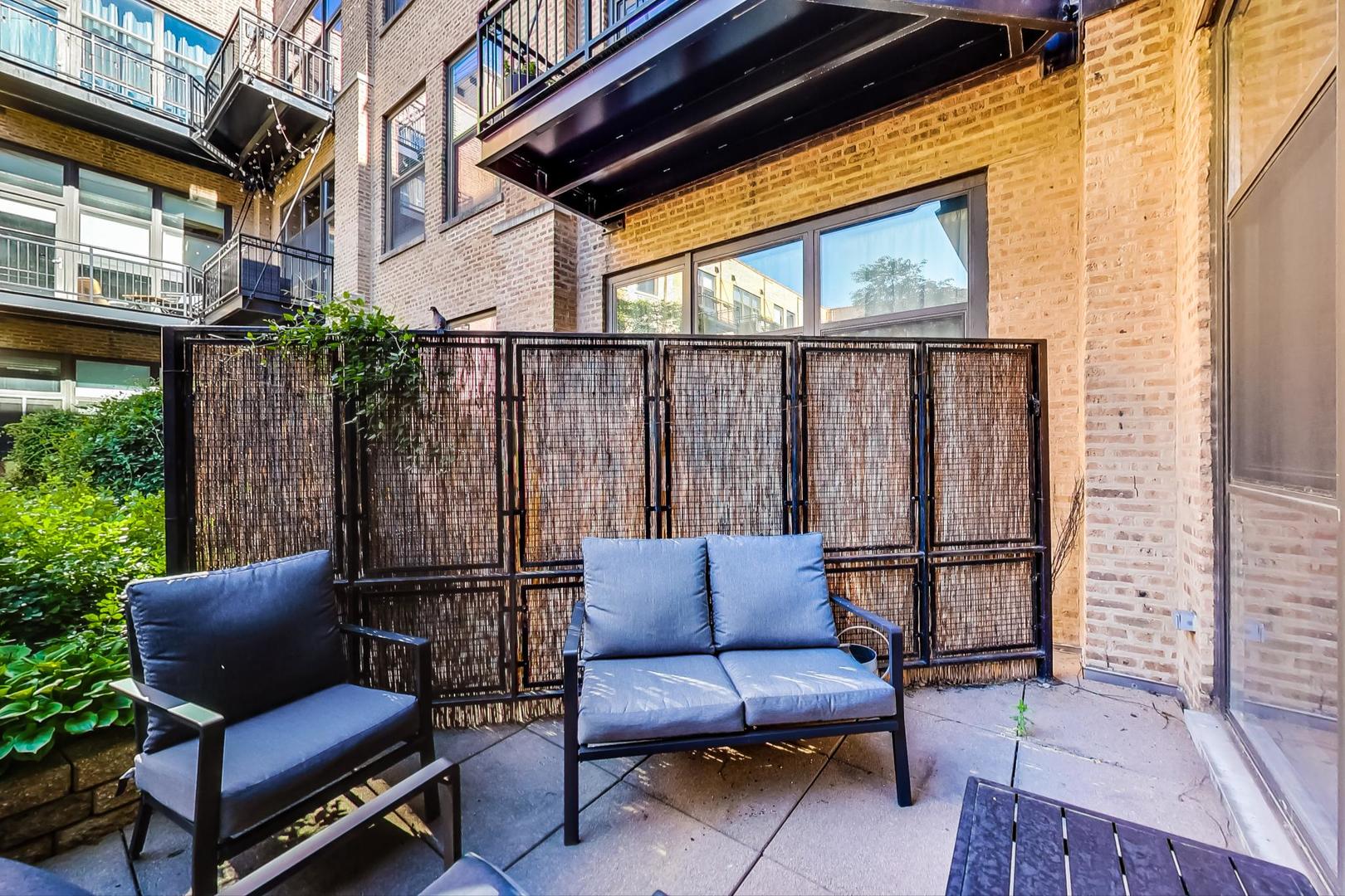 1040 West Adams Street, Unit 220 Chicago, IL 60607 - Photo 14 of 27 a outdoor living space with furniture