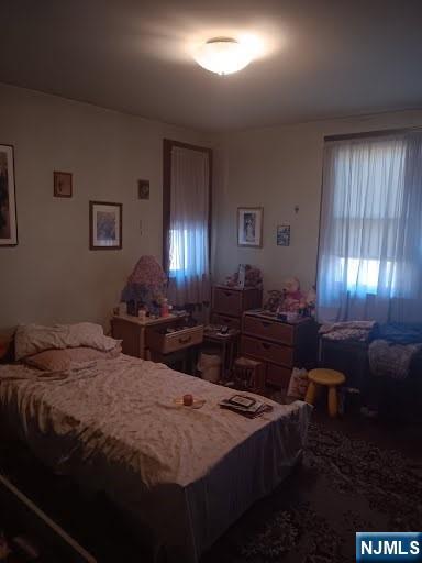 909 Maple Avenue Glen Rock, NJ 07452 - Photo 6 of 8 a bedroom with bed and window