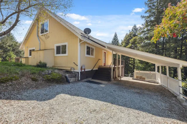 a view of a backyard with green space