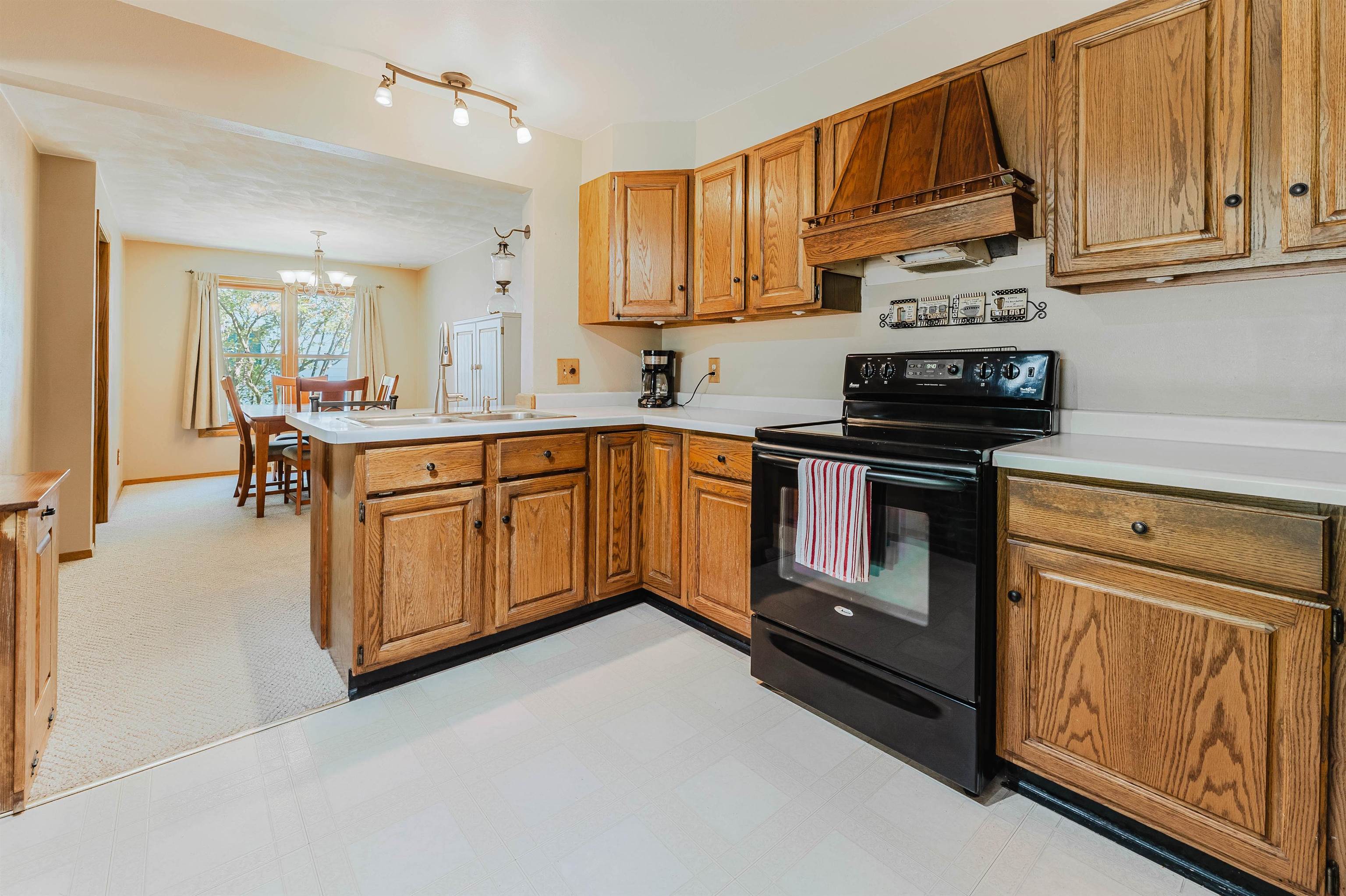 727 South Telulah Avenue Appleton, WI 54915 - Photo 8 of 33
