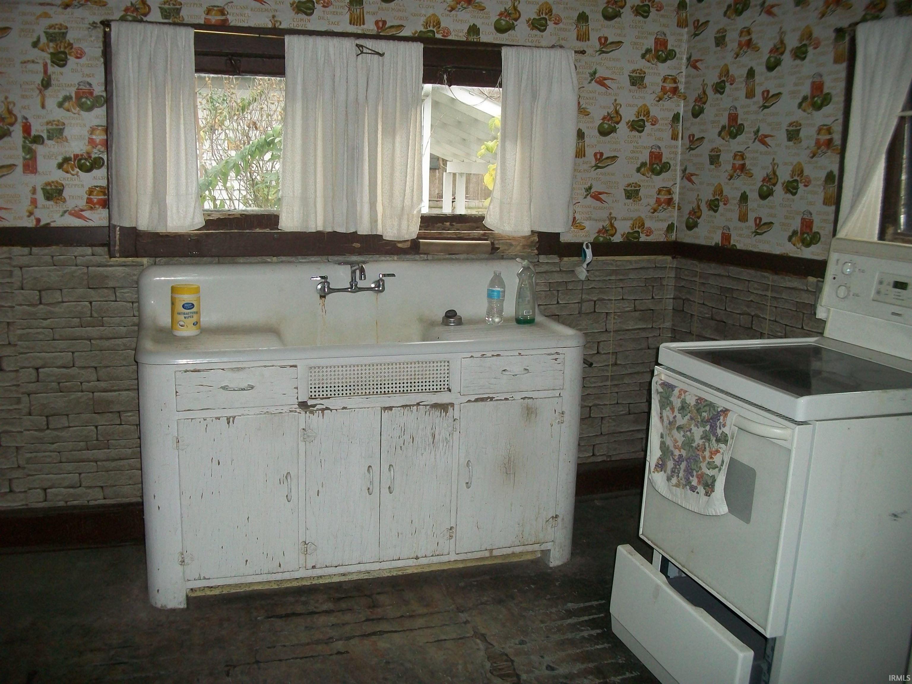 819 Reddick Street Mishawaka, IN 46544 - Photo 8 of 13
