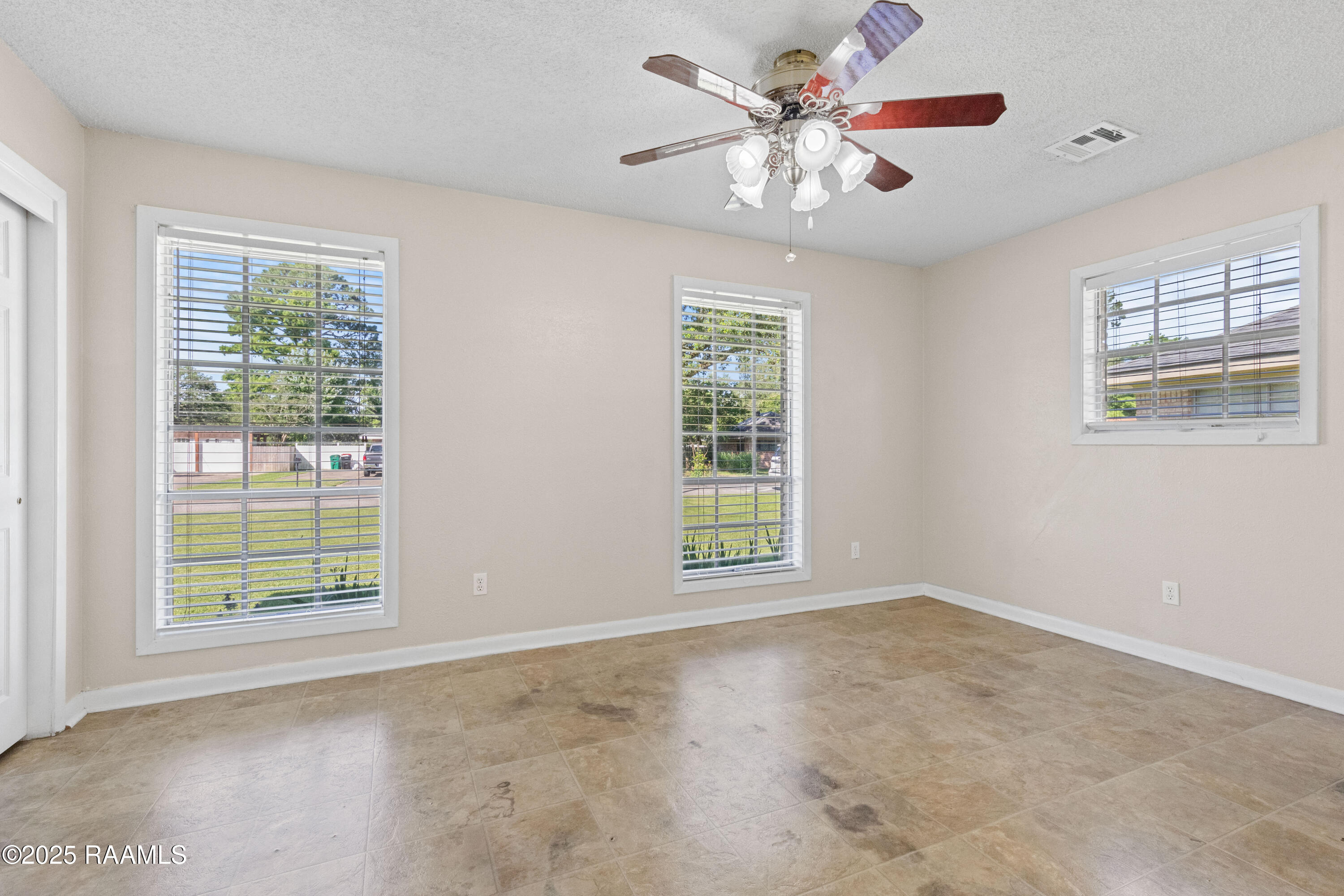 109 Normandy Road Lafayette, LA 70503 - Photo 10 of 19 109Normandy-49