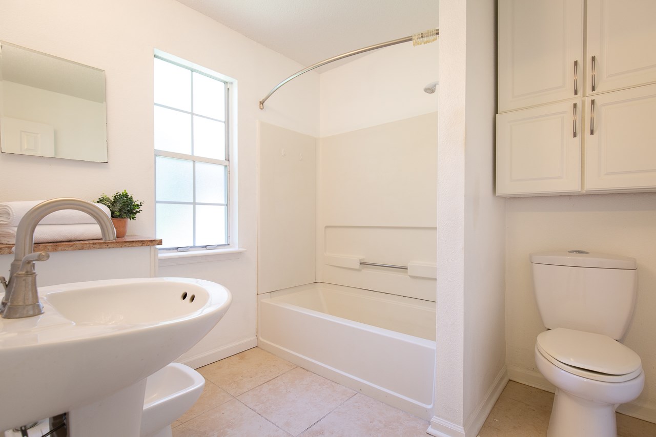 1699 Folkstone Road Tallahassee, FL 32312 - Photo 4 of 34