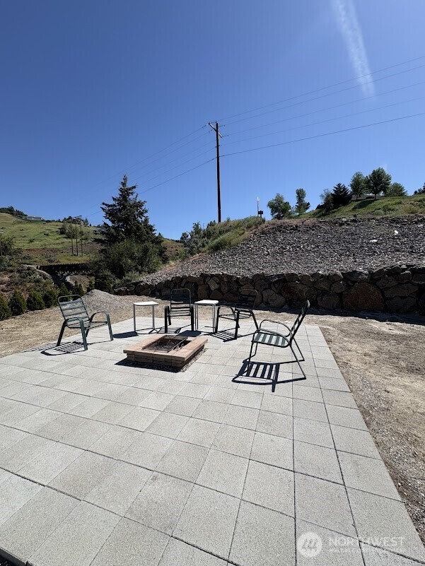 1515 American Fruit Road Wenatchee, WA 98801 - Photo 8 of 35 a view of roof with sitting area