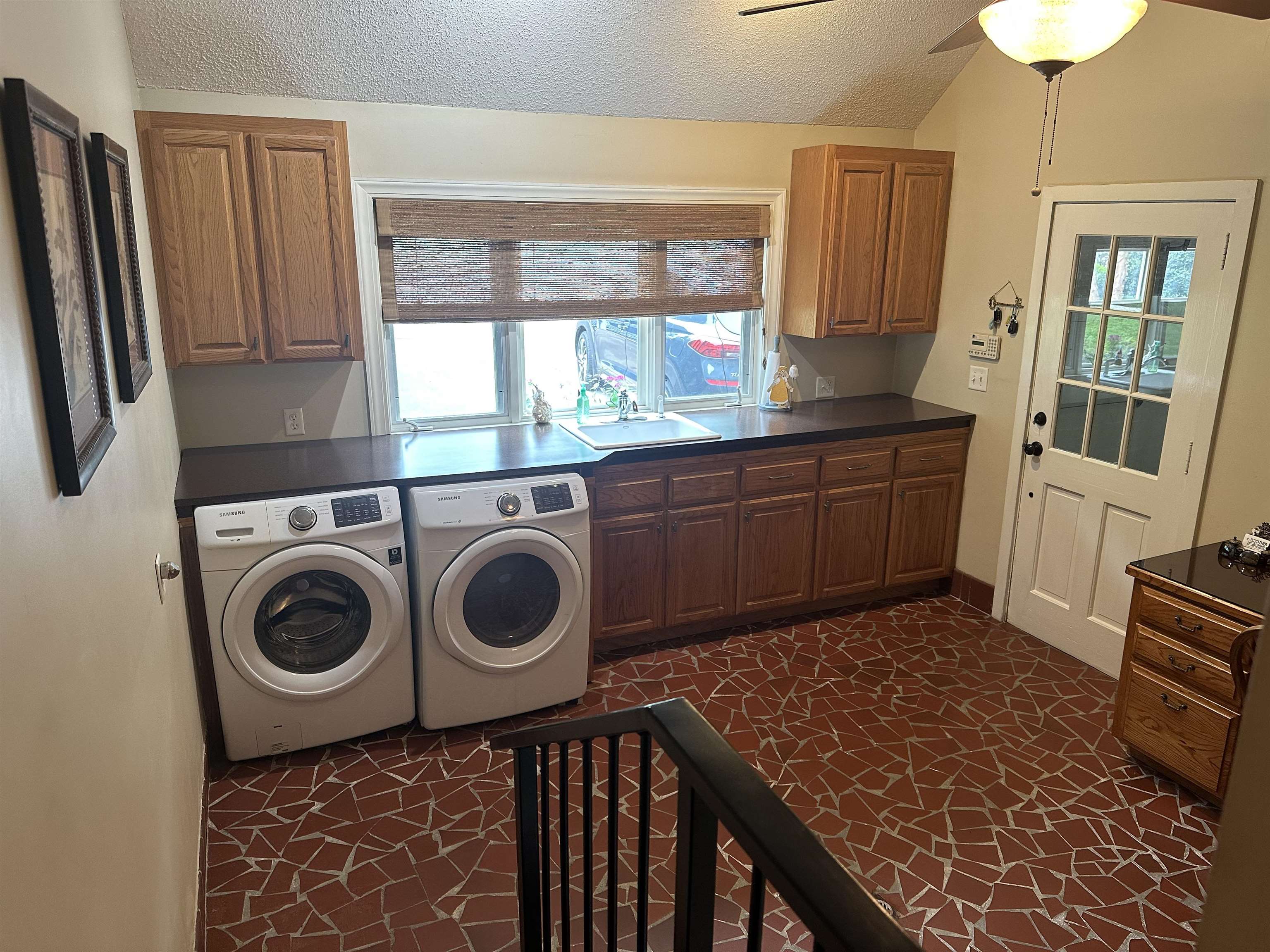 606 South Limestone Street Gaffney, SC 29340 - Photo 11 of 38