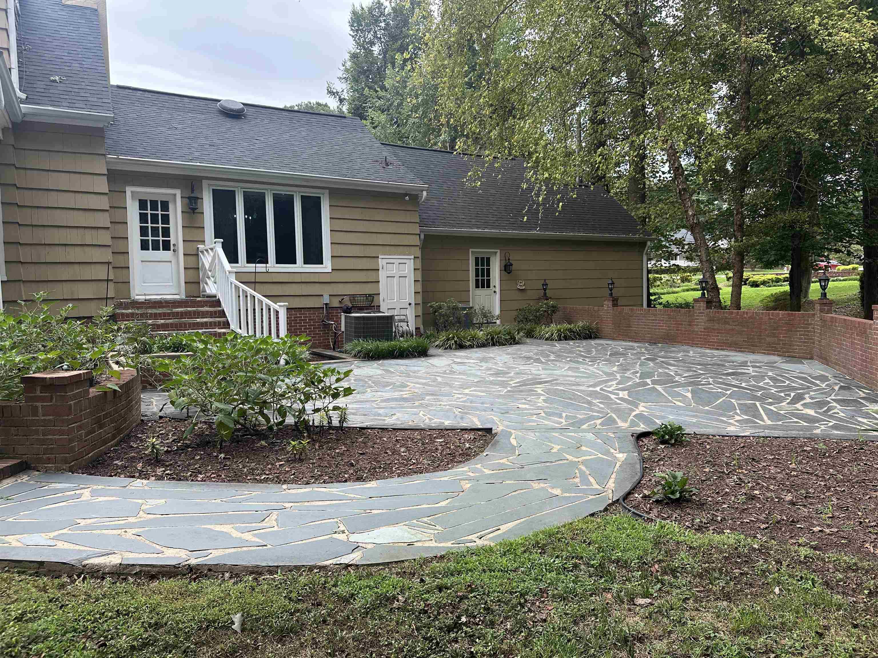 606 South Limestone Street Gaffney, SC 29340 - Photo 14 of 38