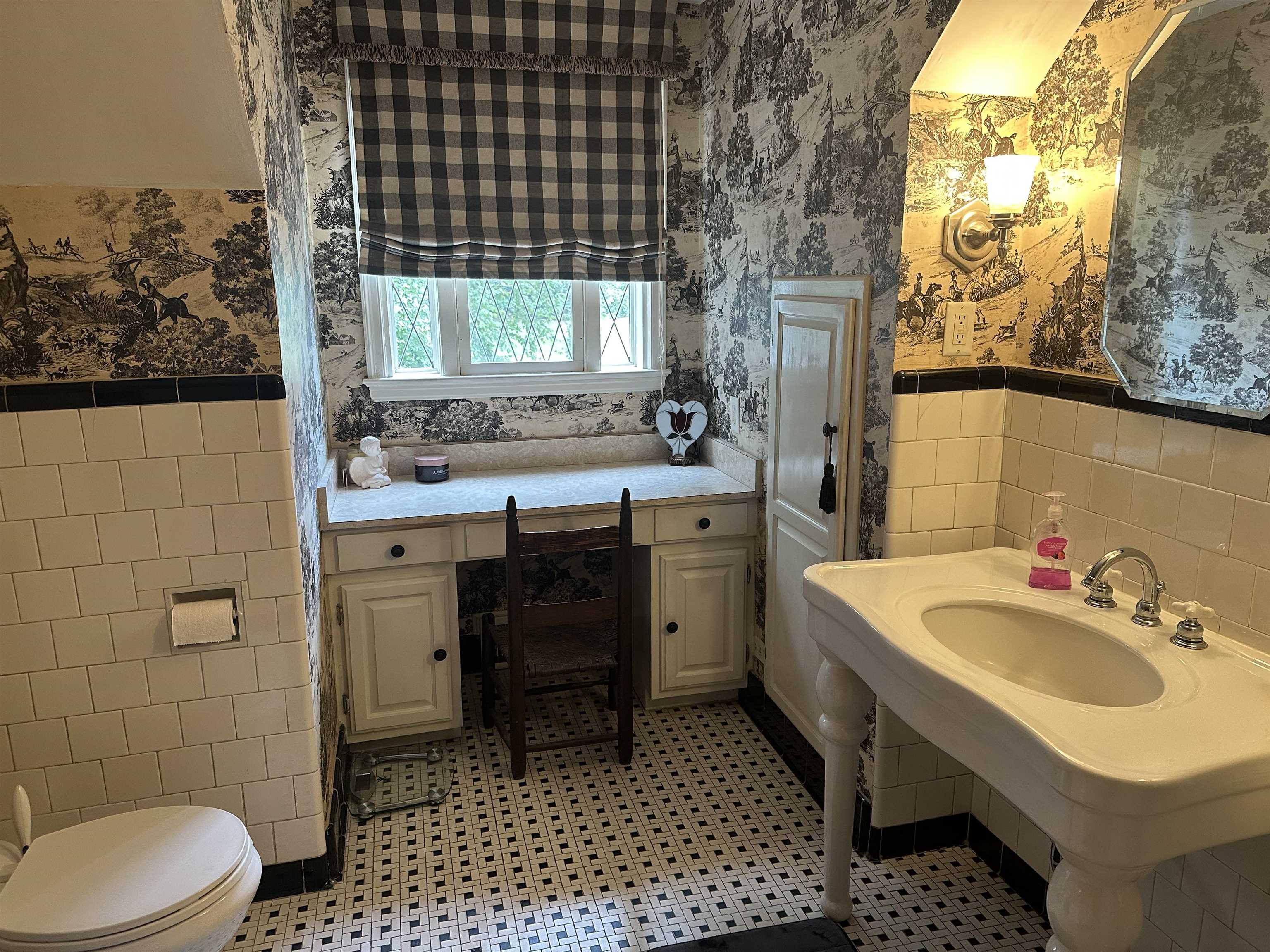 606 South Limestone Street Gaffney, SC 29340 - Photo 31 of 38