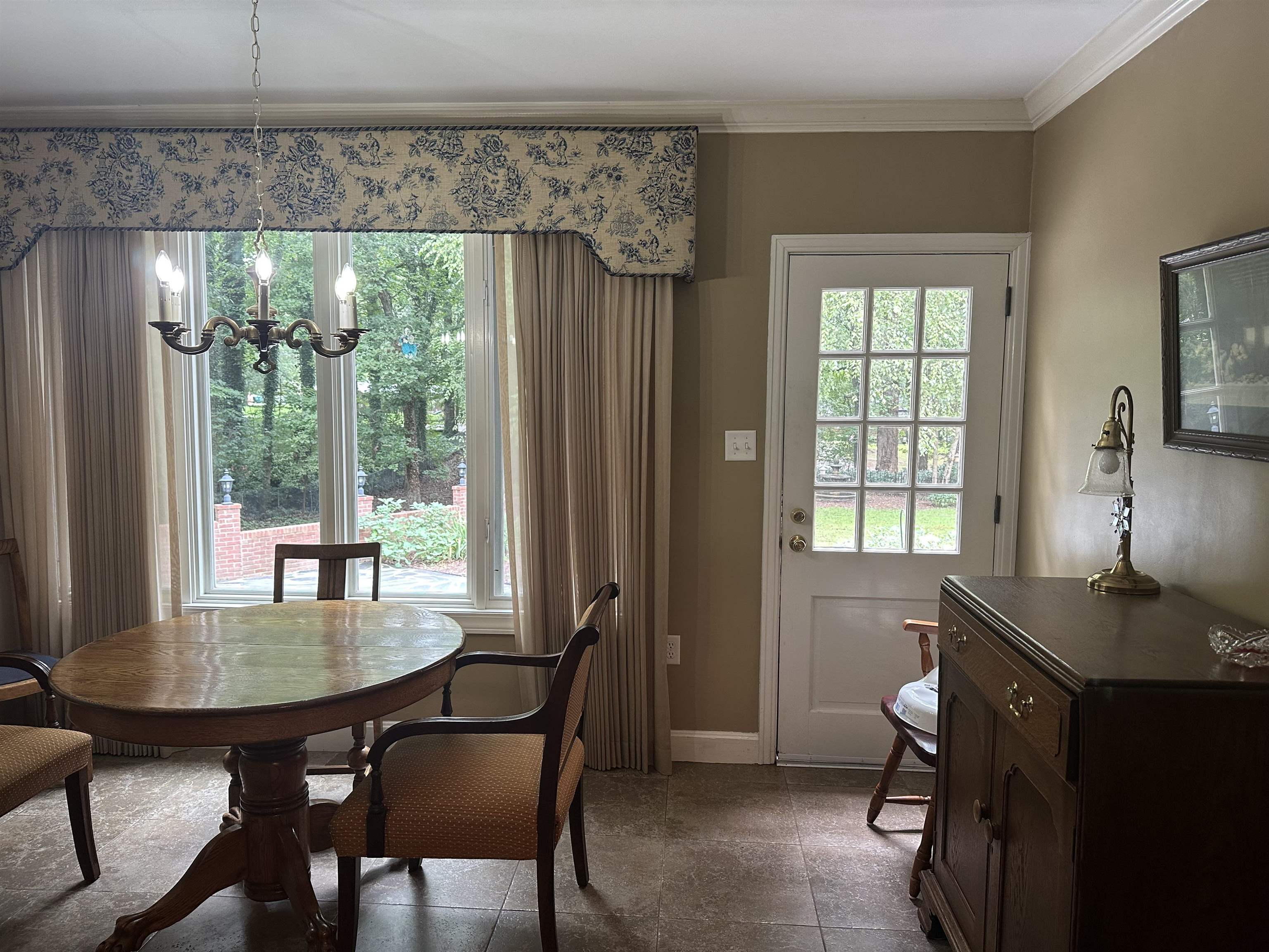 606 South Limestone Street Gaffney, SC 29340 - Photo 8 of 38