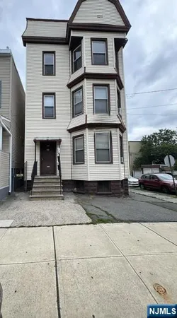 $2,500 | 307 Chestnut Street, Unit 3, Kearny, NJ 07032
