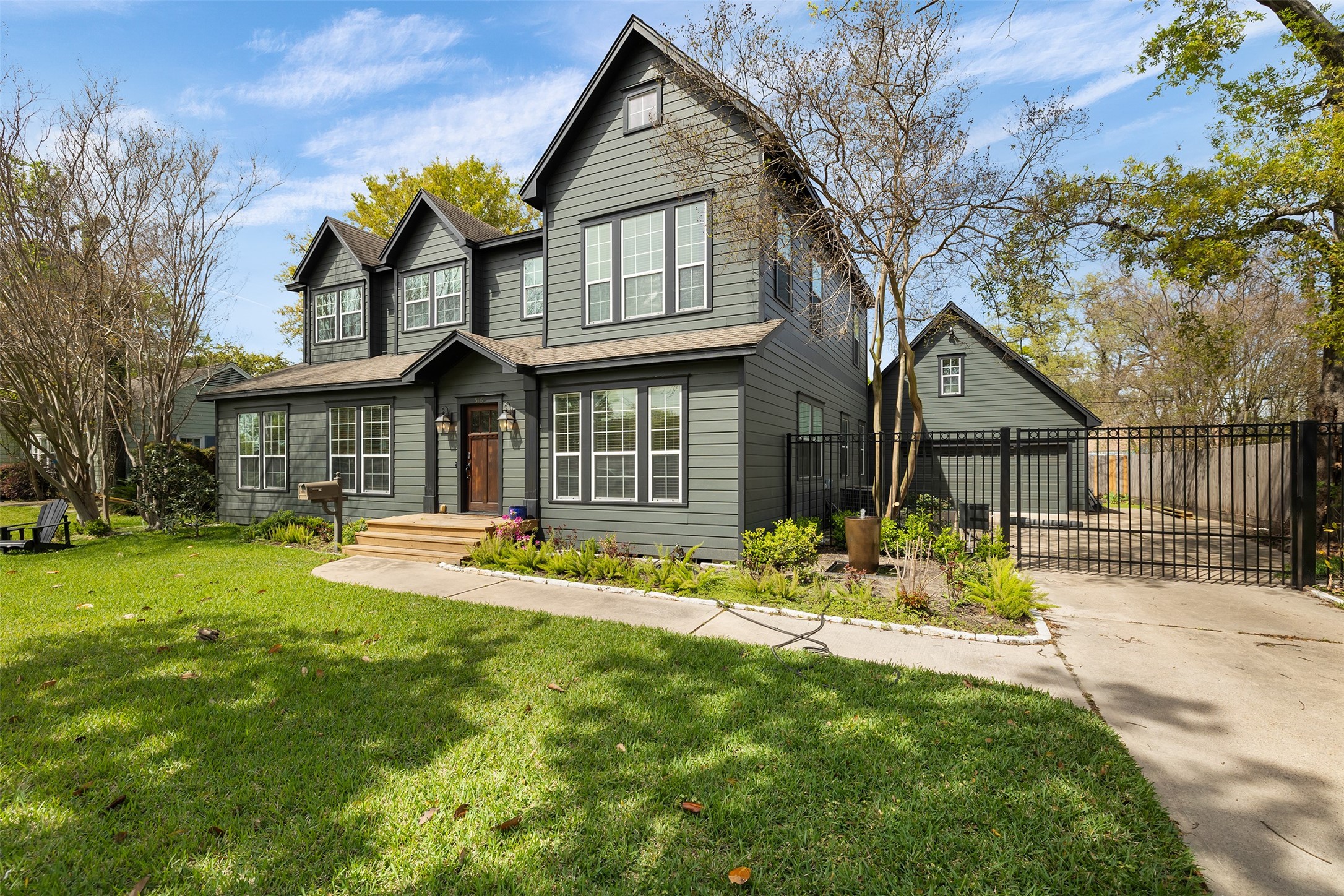 516 West 30th Street Houston, TX 77018 - Photo 1 of 49 Fabulous Renovation in Garden Oaks!