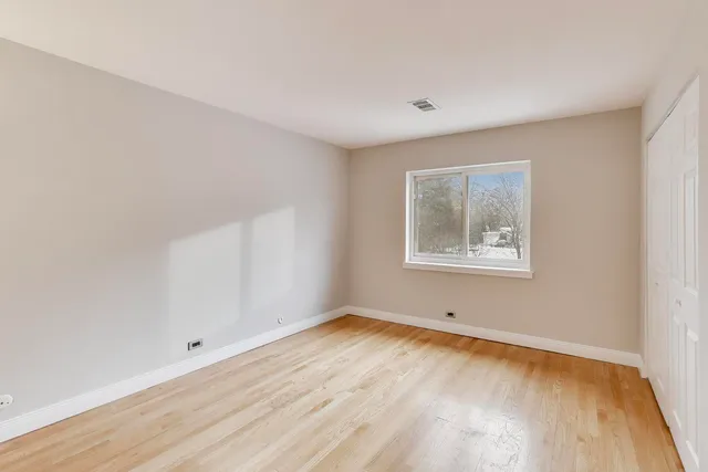 $230,000 | 9420 Bay Colony Drive, Unit 2E, Des Plaines, IL 60016