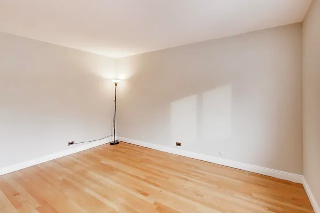 $230,000 | 9420 Bay Colony Drive, Unit 2E, Des Plaines, IL 60016