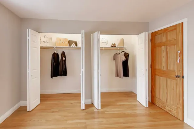 $230,000 | 9420 Bay Colony Drive, Unit 2E, Des Plaines, IL 60016