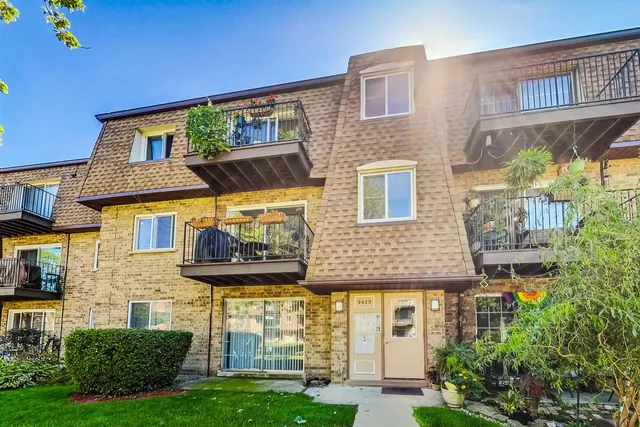 $230,000 | 9420 Bay Colony Drive, Unit 2E, Des Plaines, IL 60016