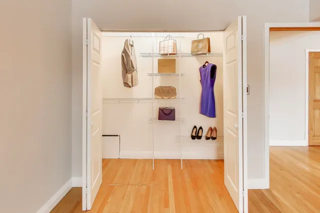 $230,000 | 9420 Bay Colony Drive, Unit 2E, Des Plaines, IL 60016