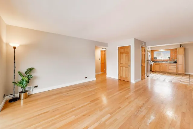 $230,000 | 9420 Bay Colony Drive, Unit 2E, Des Plaines, IL 60016