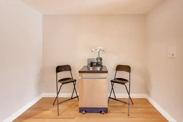 $230,000 | 9420 Bay Colony Drive, Unit 2E, Des Plaines, IL 60016