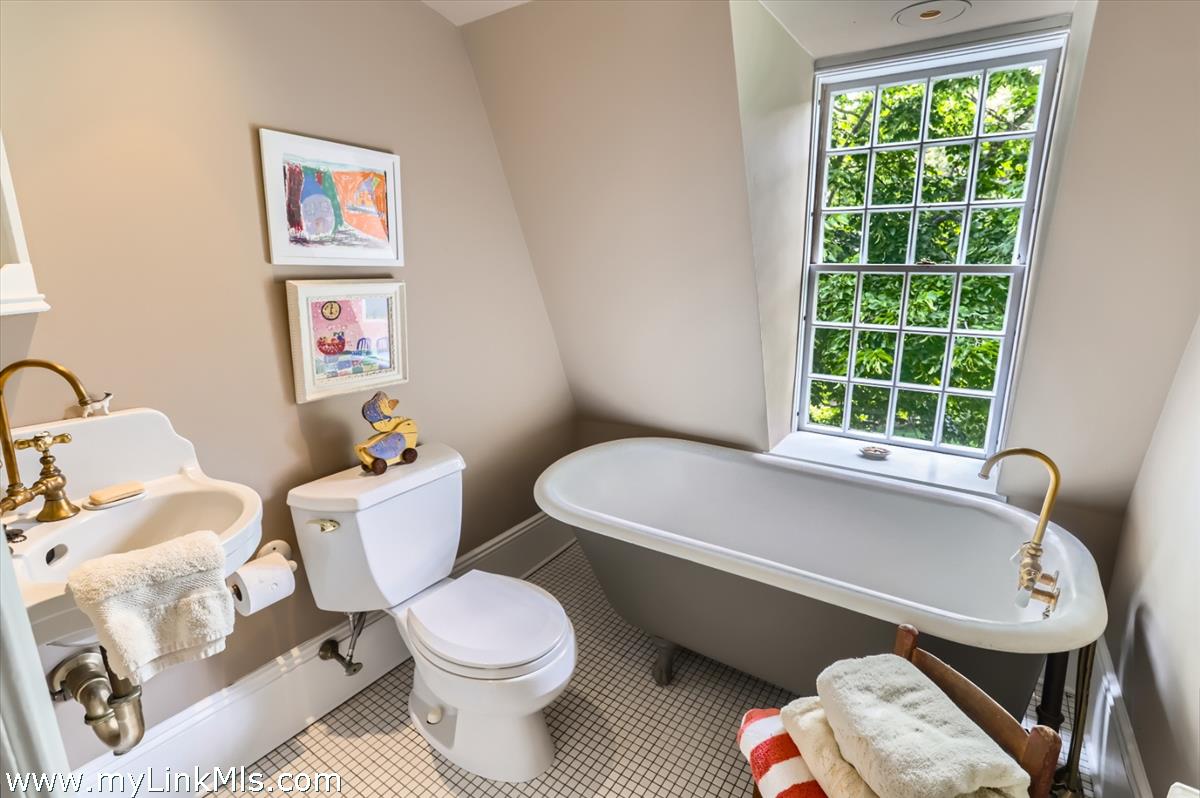 180 Pilot Hill Farm Road Vineyard Haven, MA 02568 - Photo 36 of 68