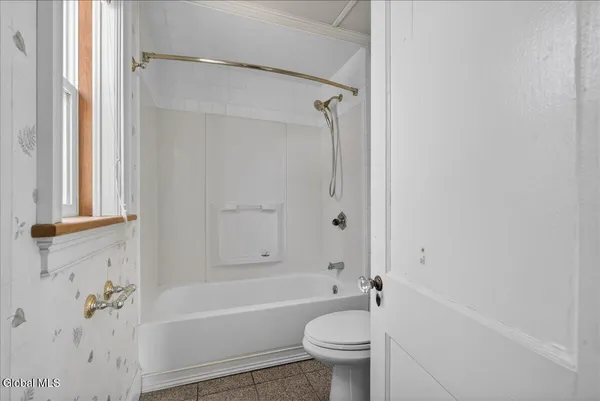 $1,895 | 204 Saratoga Avenue, Ballston Spa, NY 12020