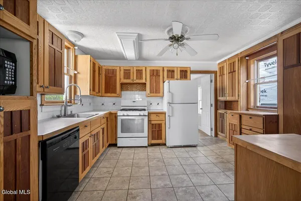 $1,895 | 204 Saratoga Avenue, Ballston Spa, NY 12020