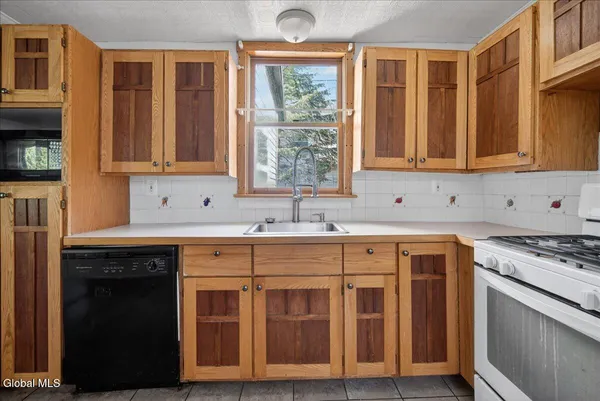 $1,895 | 204 Saratoga Avenue, Ballston Spa, NY 12020