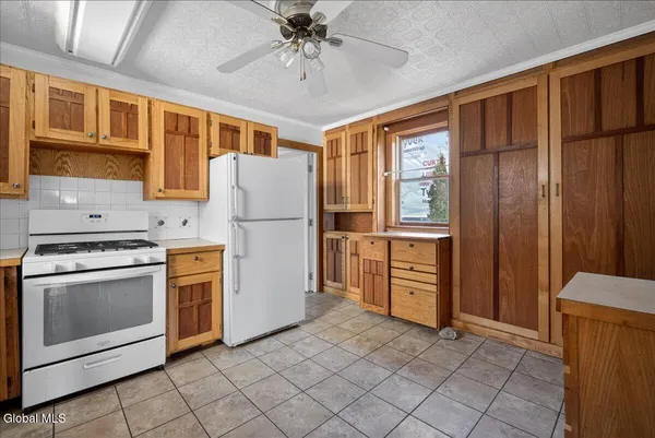 $1,895 | 204 Saratoga Avenue, Ballston Spa, NY 12020