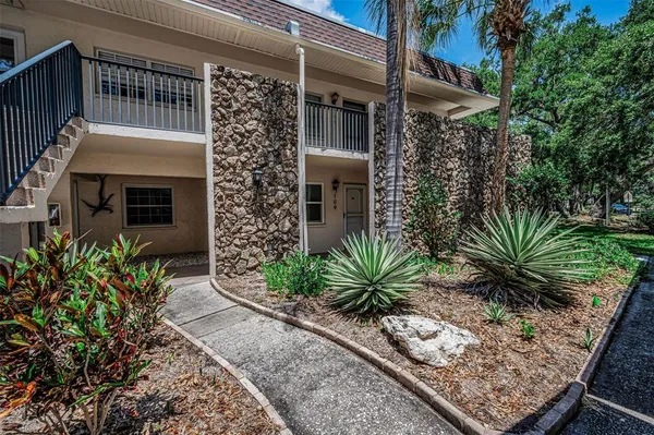 $167,500 | 820 Patricia Avenue, Unit 109, Dunedin, FL 34698